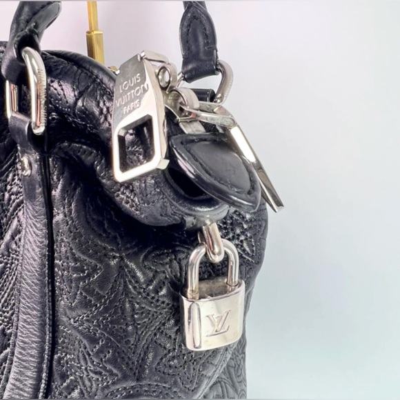 Authentic Pre-Loved Louis Vuitton Leather Antheia Ixia
GM Lambskin Monogram Bag - Picture 2 of 8